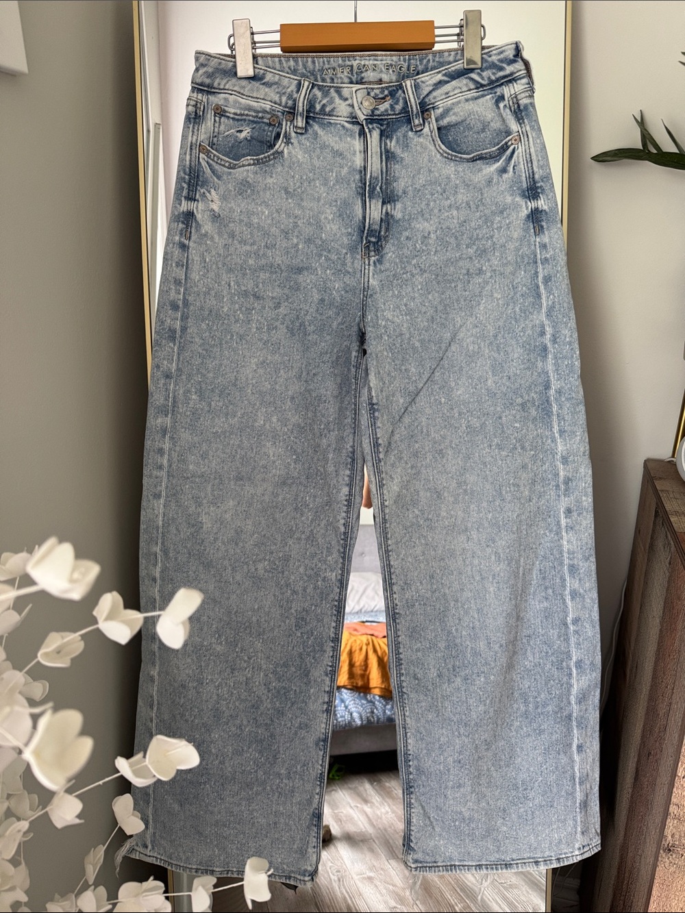American Eagle Super High-Rise Baggy Wide Leg Jeans